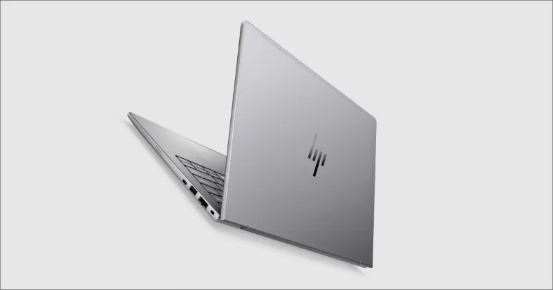 Notebook HP ZBook 8 G2i prateado, visto por trás em diagonal